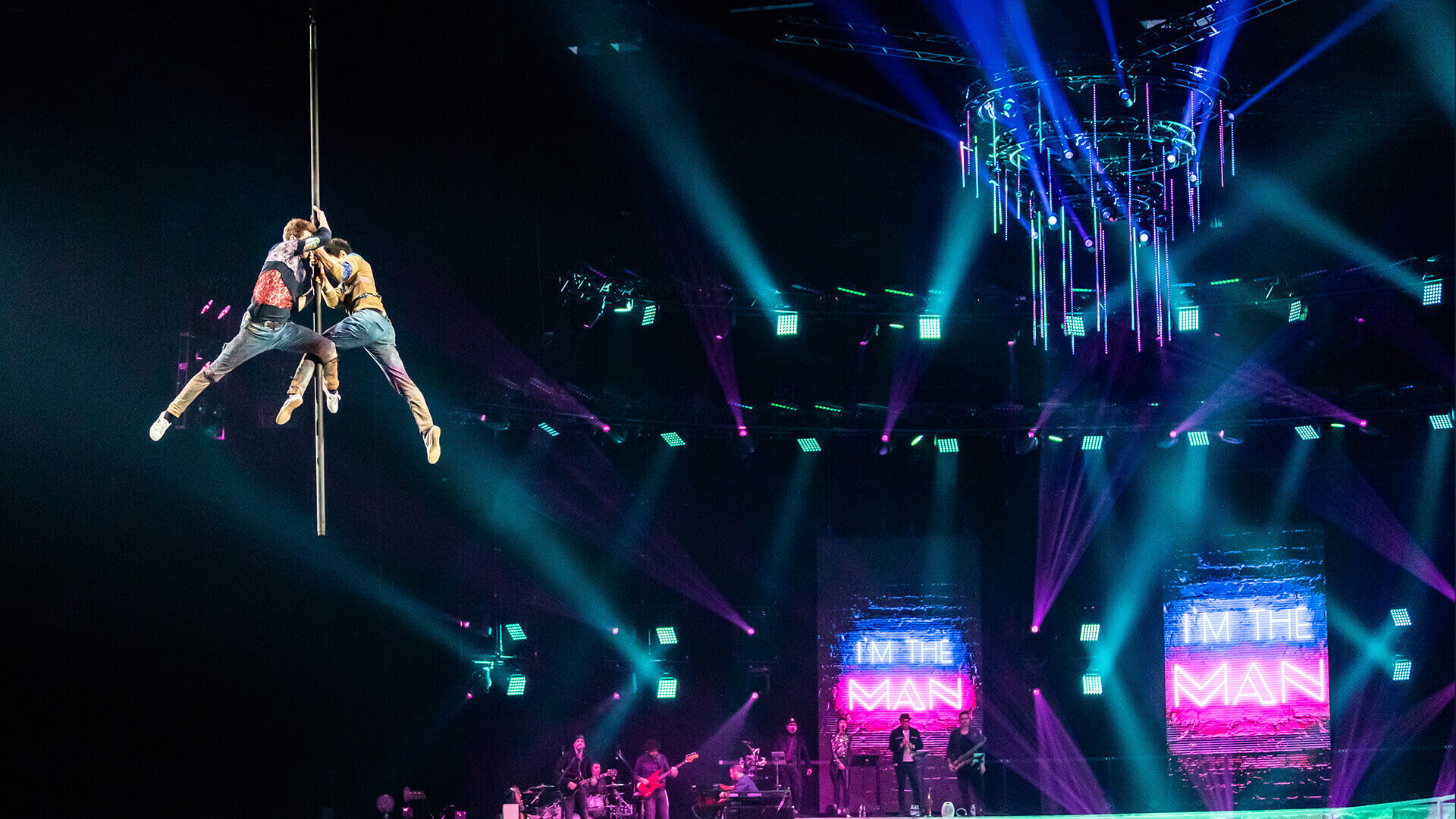 artisten-ueber-köpfe